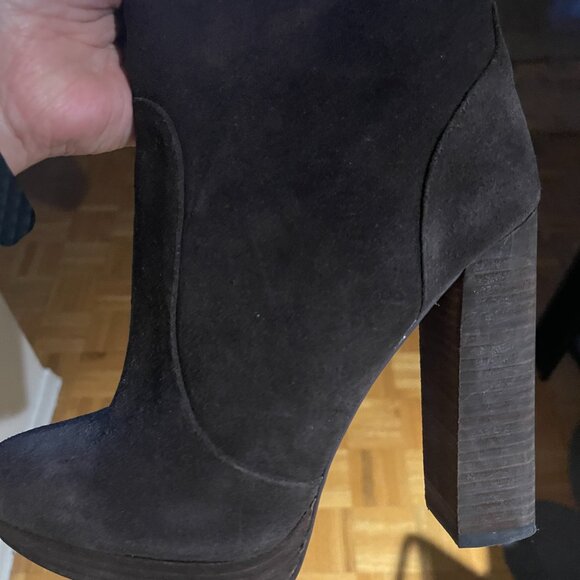 Boots-Suede-Size 9 BCBGMaxAzria - Picture 7 of 7